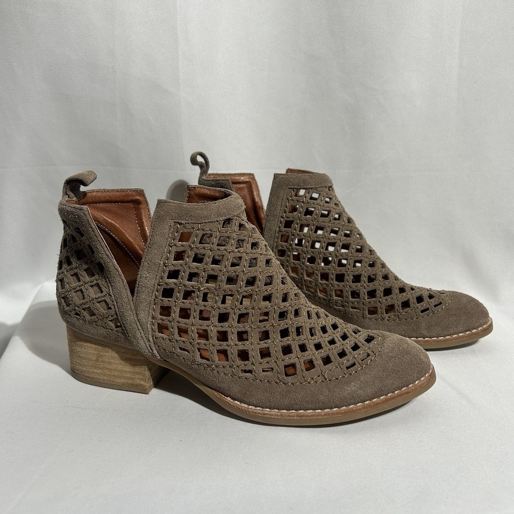 Jeffrey Campbell Women's Taggart Boot Size 7 Taupe Suede Lattice Cutout Boho